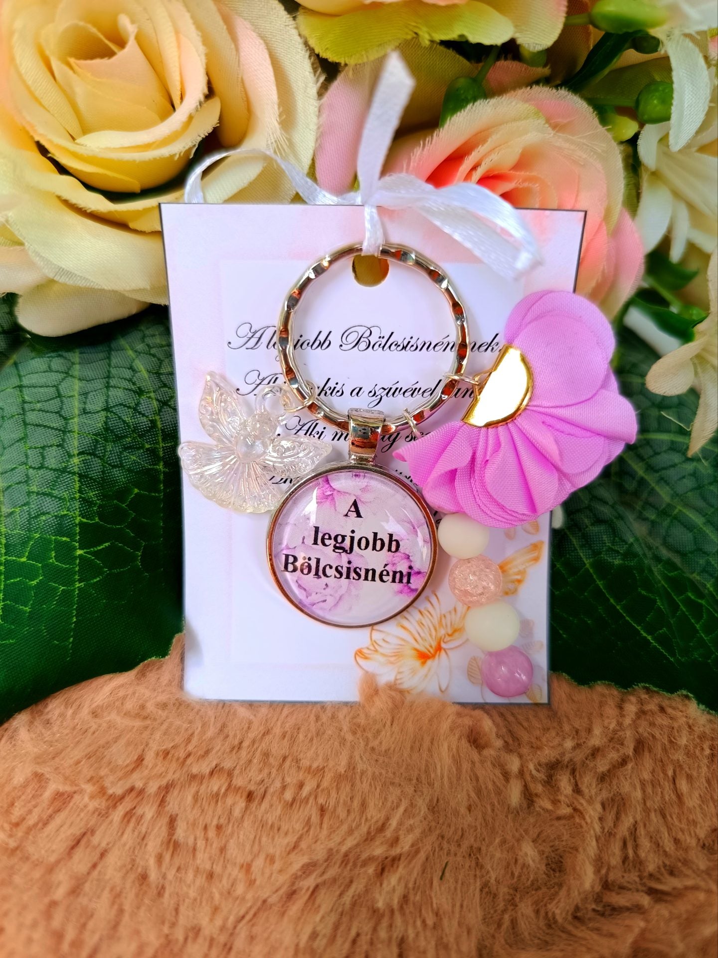 A legjobb bölcsisnéni stb kulcstartó lila